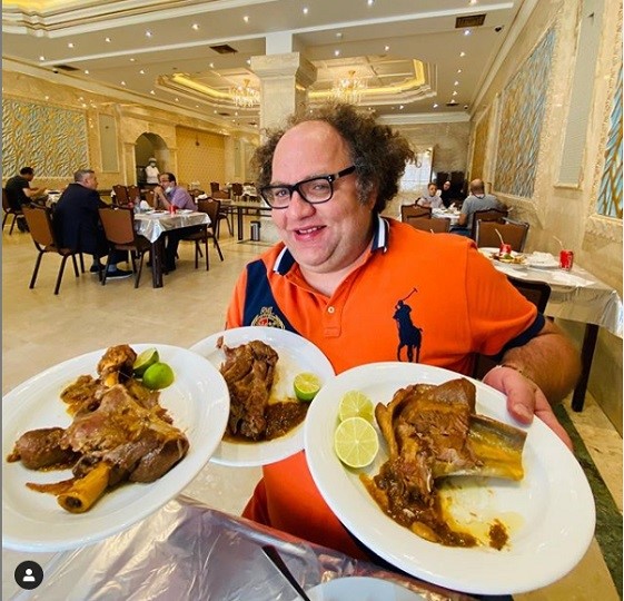 حضور مستر تستر در یک رستوران