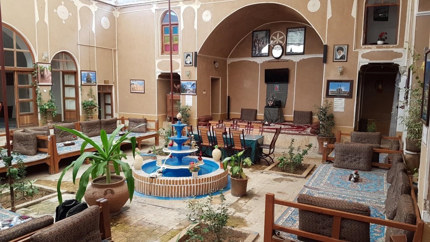 طراحی دکوراسیون کافه به صورت سنتی ایرانی